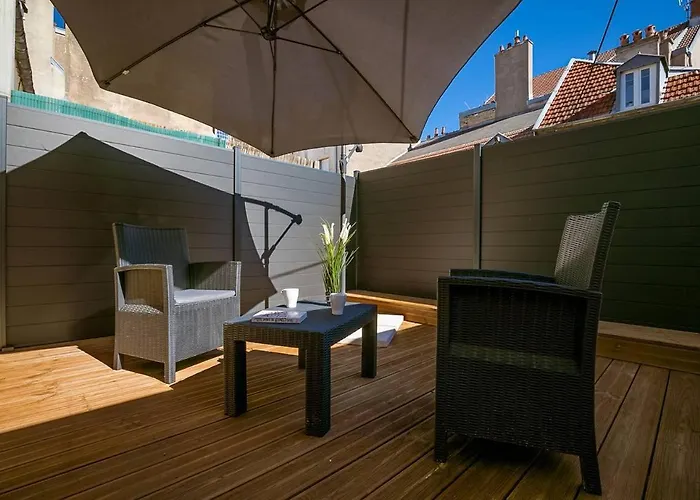 Terrasse Godrans En Plein Coeur De